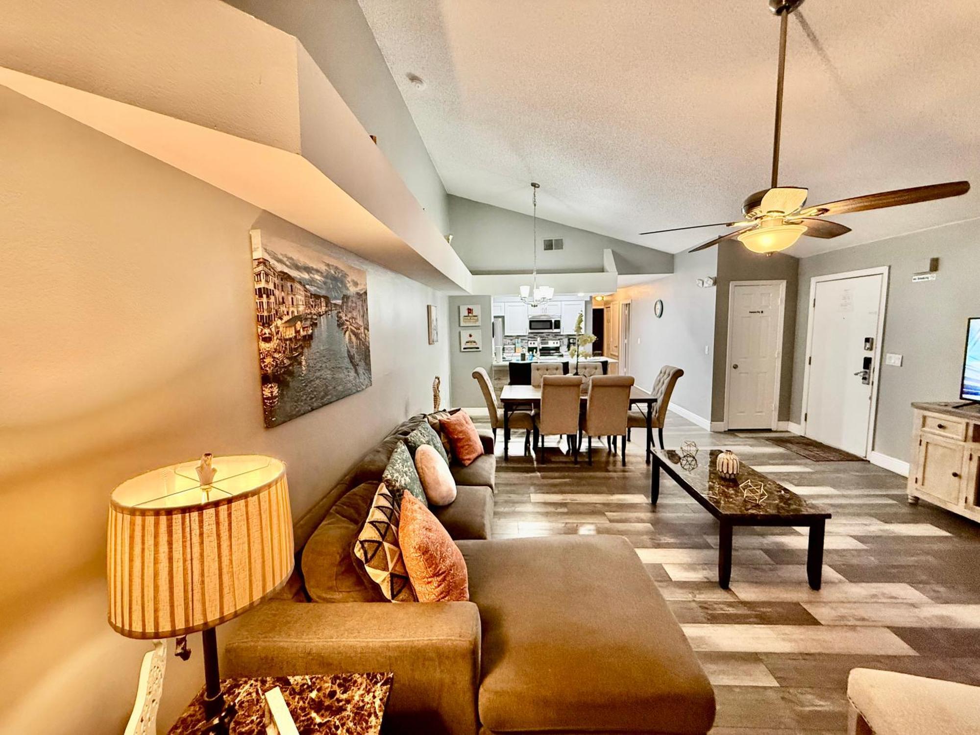 Apartment Grand Superior 3br Near Parks