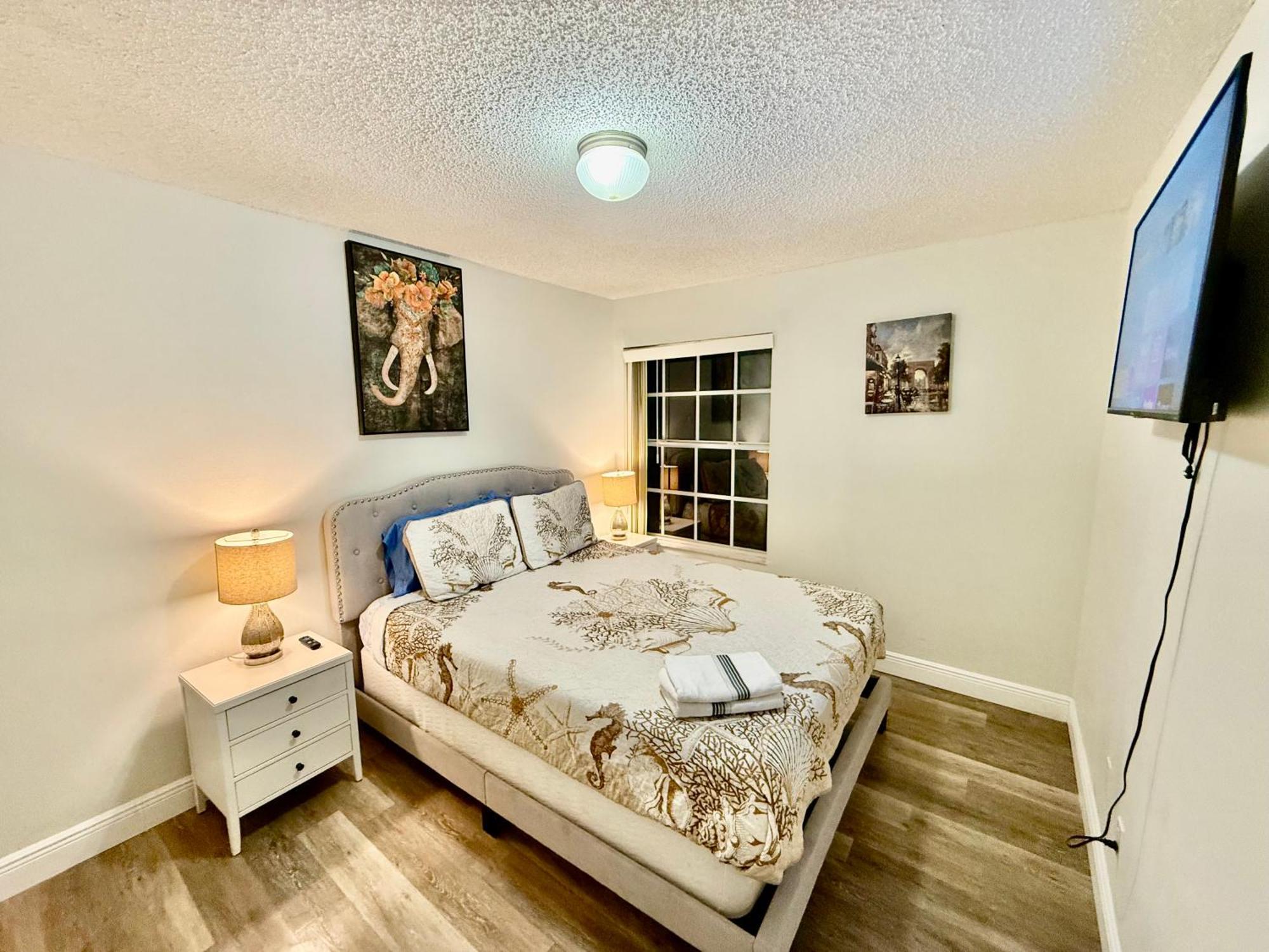 Apartment Grand Superior 3br Near Parks *