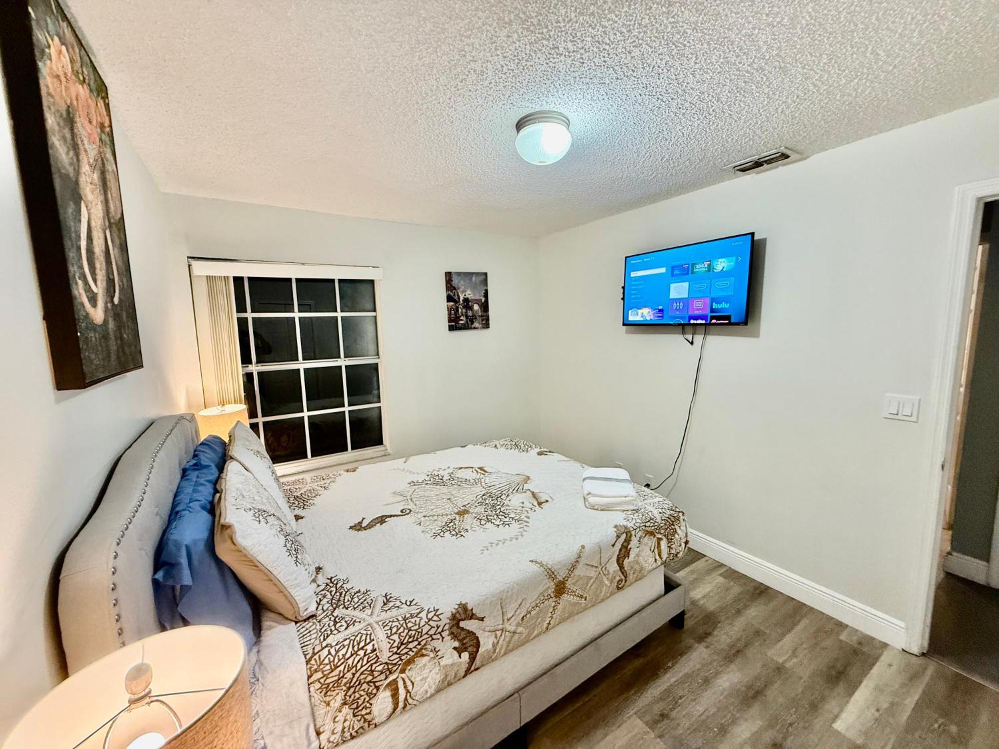 Apartment Grand Superior 3br Near Parks